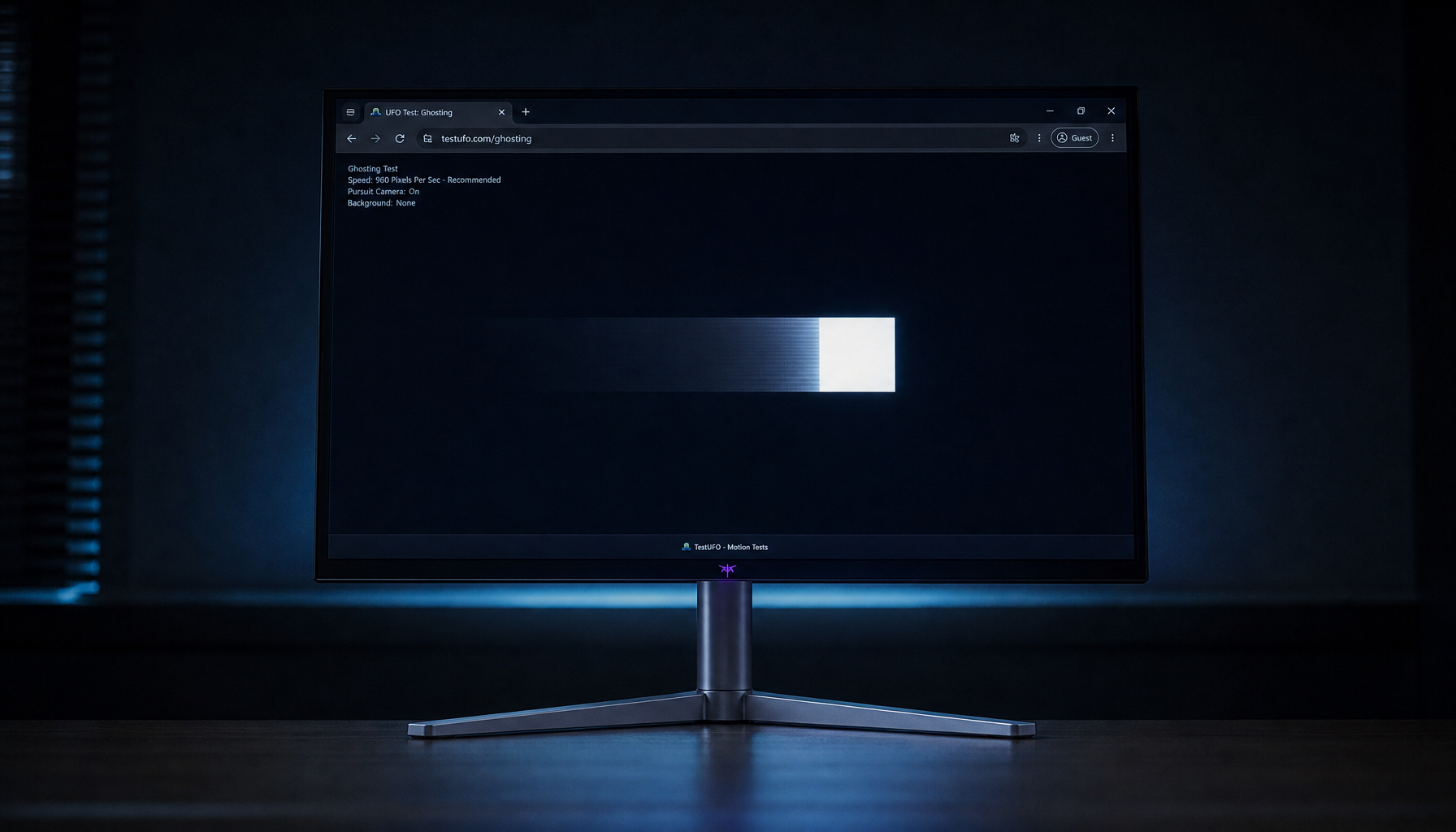 Gaming monitor displaying a motion test pattern to evaluate adaptive sync and pixel response time performance